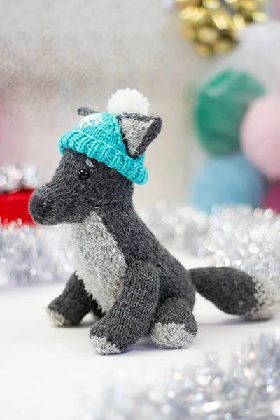 Hubble the Winter Wolf Kit (Universal Yarn)