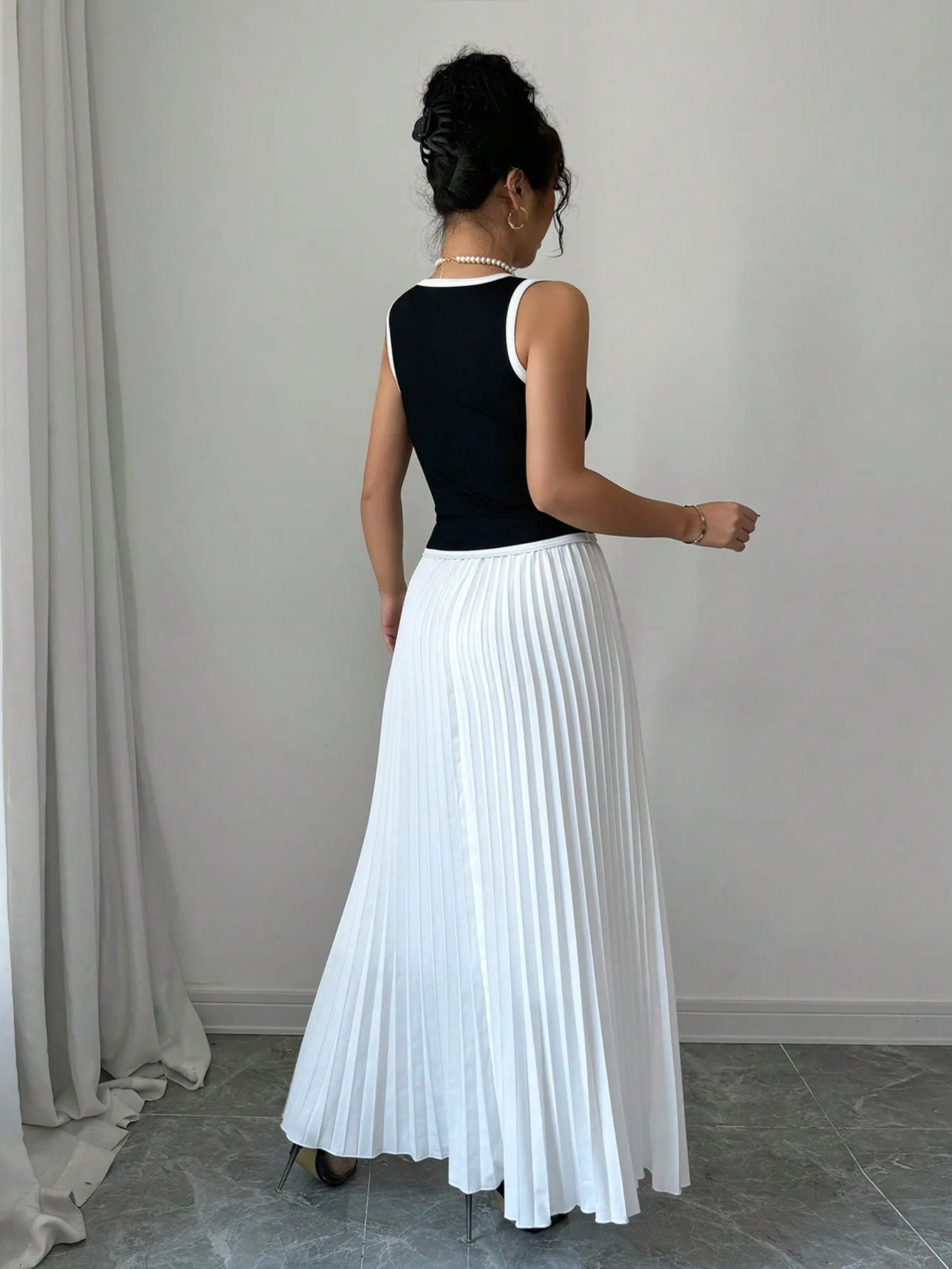 Women's Elegant 2 Piece Set: Color Block Single-Breasted Vest And Pleated Mini Skirt
